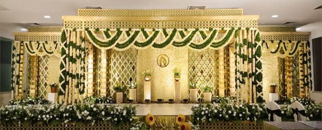 White and green elegant decor 